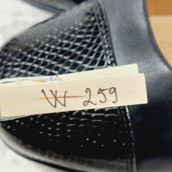 Comfortview Black Lather Patent Wide Width Cap Toe Flats W259 - Picture 11 of 11